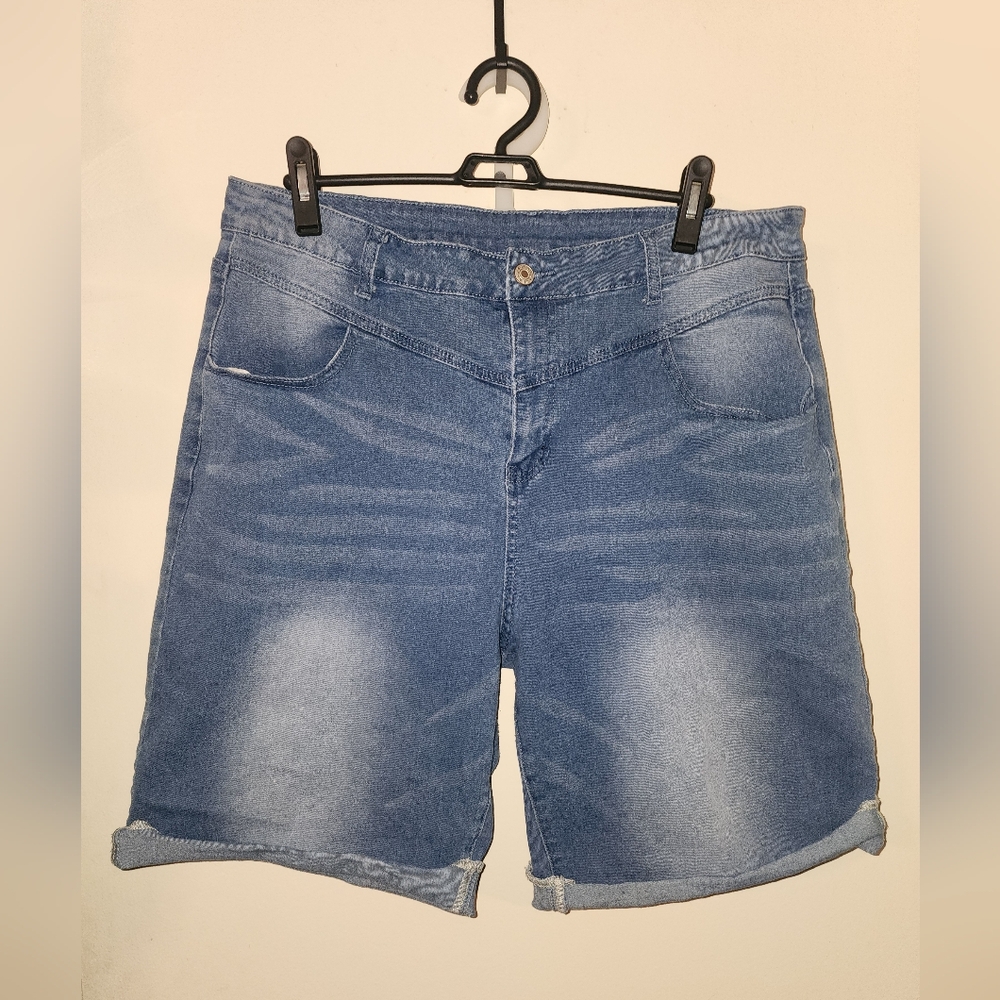 Jean Shorts with pockets, stretchy, cuffed hem size 2X